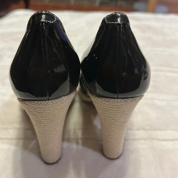 Cole Haan Peeptoe Patent Leather Heels Size 9.5 Medium 4 1/2” heel EUC - Picture 4 of 6